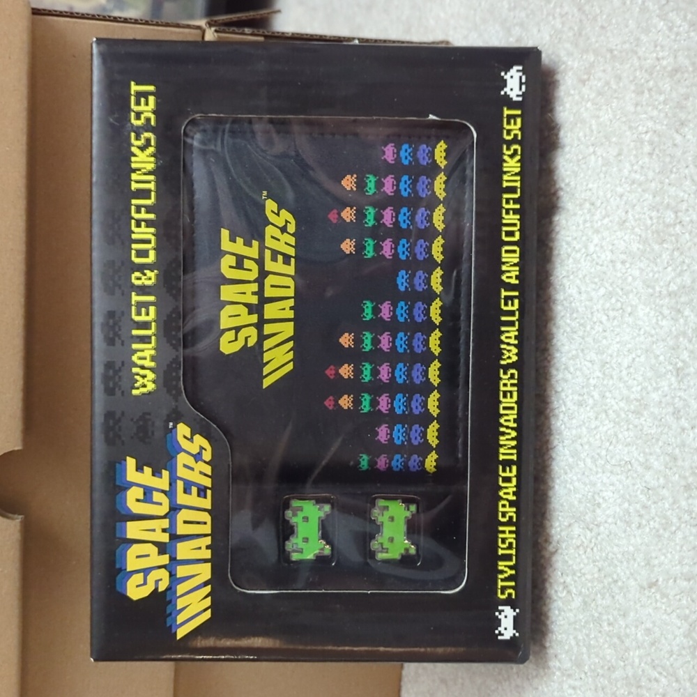 Space Invaders Wallet & cufflink set